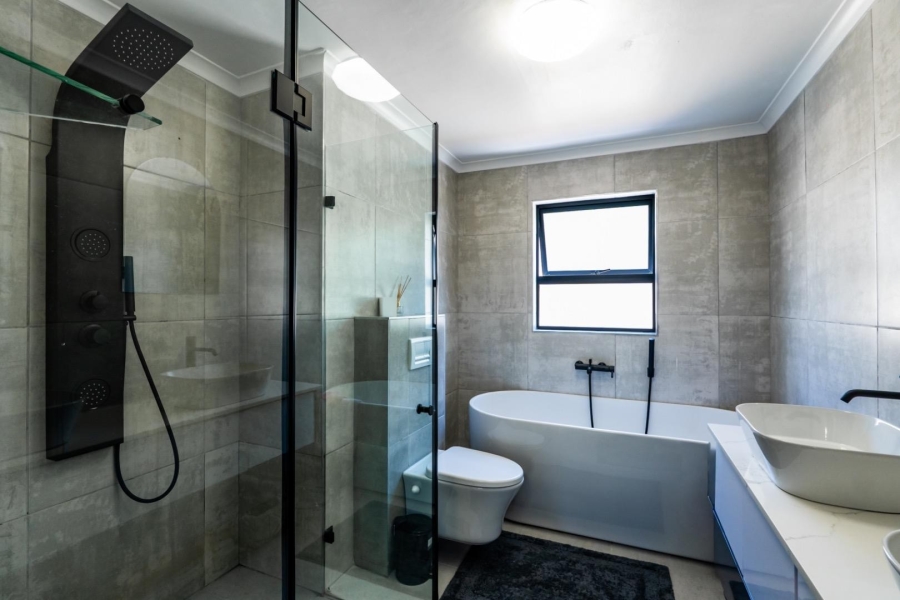 4 Bedroom Property for Sale in La Roche Western Cape
